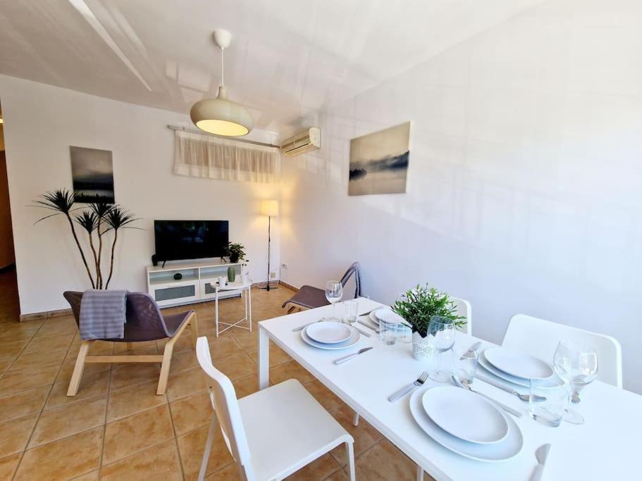 Butibamba Beach Apartment Ла Кала де Михас Екстериор снимка