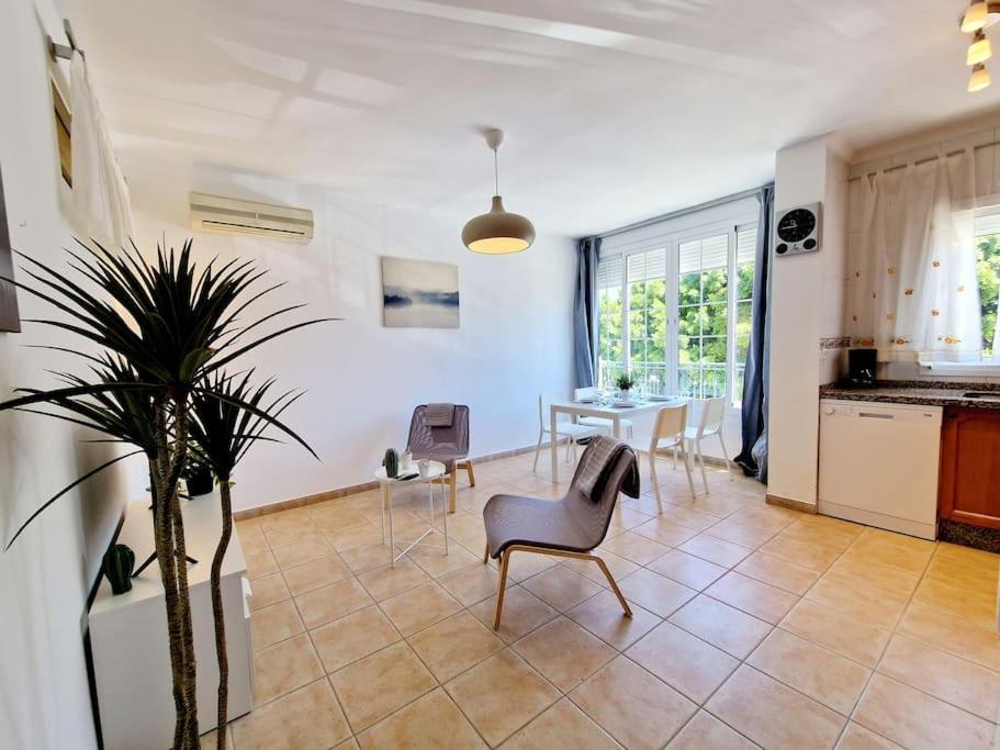 Butibamba Beach Apartment Ла Кала де Михас Екстериор снимка