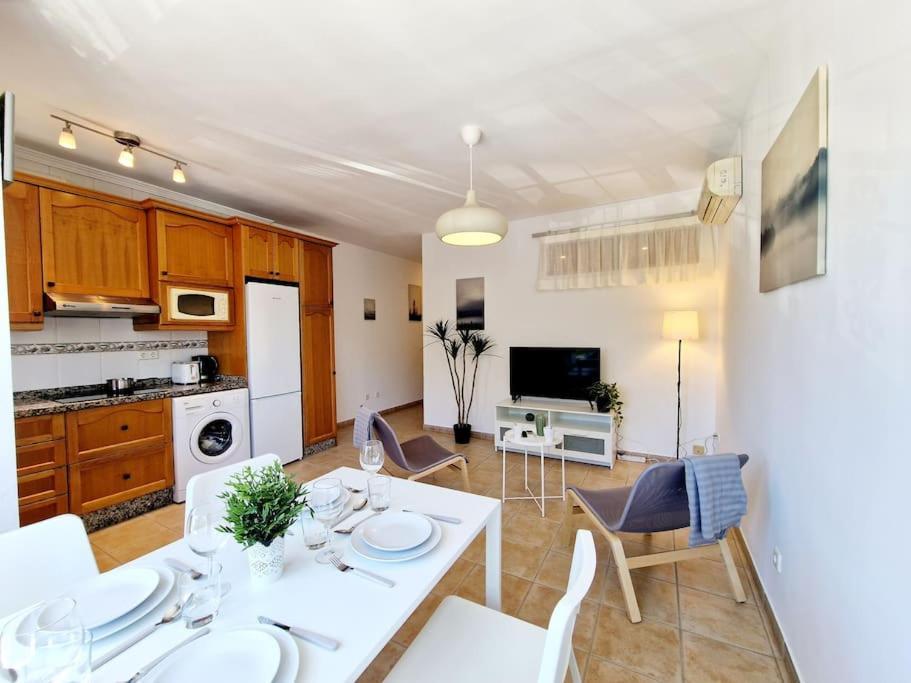 Butibamba Beach Apartment Ла Кала де Михас Екстериор снимка