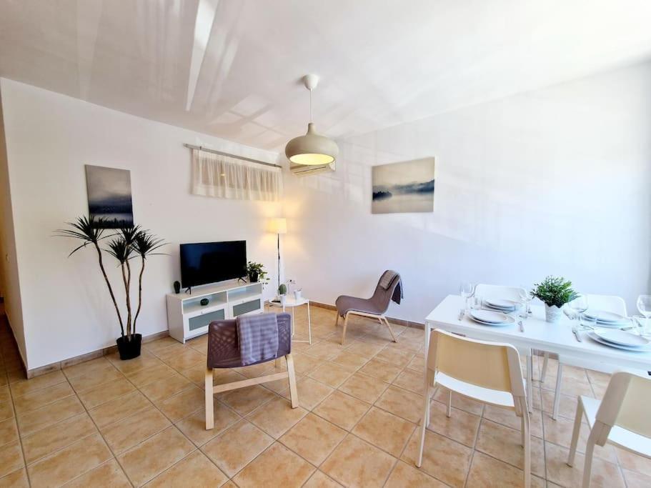 Butibamba Beach Apartment Ла Кала де Михас Екстериор снимка